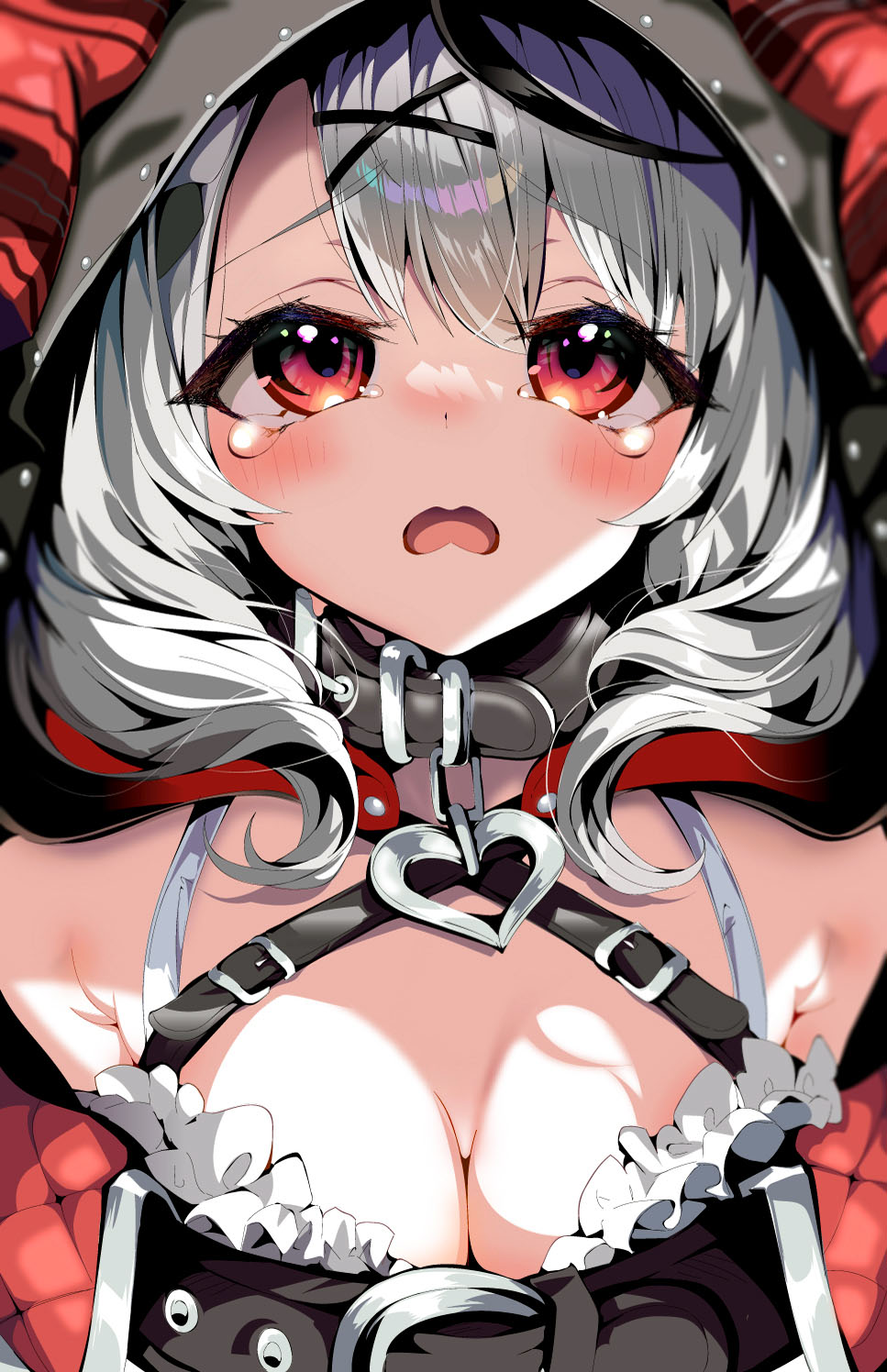 1girl aloe_(kenkou3733) bare_shoulders black_collar black_hair breasts camisole collar frilled_camisole hair_ornament heart_collar highres hololive hood large_breasts medium_hair multicolored_hair off-shoulder_jacket off_shoulder orca_hood red_eyes sakamata_chloe silver_hair solo streaked_hair virtual_youtuber white_camisole x_hair_ornament