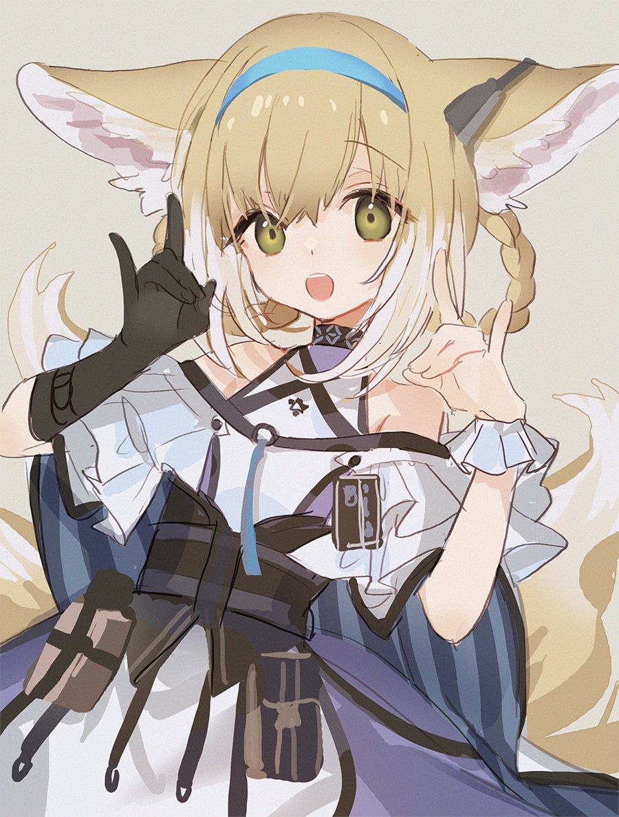 1girl animal_ear_fluff animal_ears arknights awa_iro bangs black_gloves blonde_hair blue_hairband commentary double_fox_shadow_puppet dress earpiece eyebrows_visible_through_hair fox_ears fox_girl fox_shadow_puppet fox_tail gloves green_eyes grey_background hair_rings hairband infection_monitor_(arknights) kitsune leaning_back looking_at_viewer multicolored_hair multiple_tails off-shoulder_dress off_shoulder open_mouth short_sleeves simple_background single_glove single_wrist_cuff smile solo suzuran_(arknights) tail two-tone_hair upper_body white_dress white_hair white_wrist_cuffs wrist_cuffs
