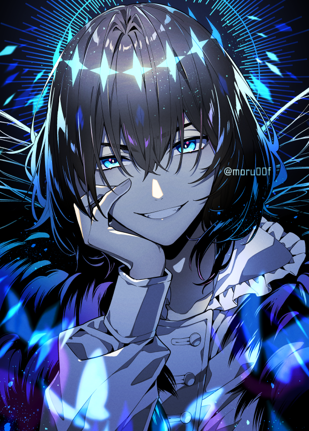 1boy arthropod_boy bangs black_hair blue_eyes cape cloak crown diamond_hairband fate/grand_order fate_(series) fur-trimmed_cape fur-trimmed_cloak fur_trim hand_on_own_cheek hand_on_own_face head_rest insect_on_finger insect_wings long_hair long_sleeves looking_at_viewer male_focus moru00f oberon_(fate) shirt smile solo twitter_username type-moon upper_body white_shirt wings