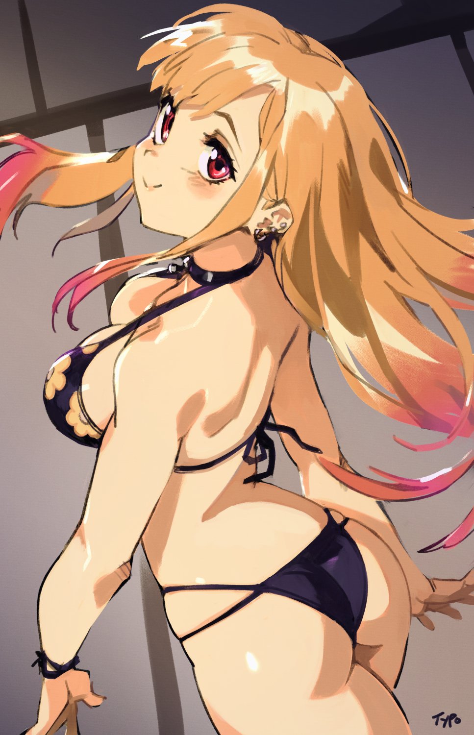 1girl artist_name ass bare_arms bare_shoulders bikini black_bikini black_choker blonde_hair breasts choker commentary ear_piercing english_commentary floral_print from_behind gradient_hair highres indoors kitagawa_marin large_breasts long_hair looking_at_viewer looking_back multicolored_hair optionaltypo piercing pink_hair print_bikini red_eyes smile solo sono_bisque_doll_wa_koi_wo_suru swimsuit