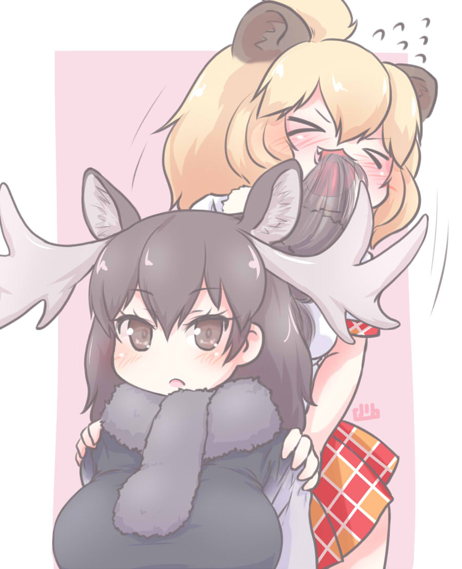 &gt;_&lt; 2girls :3 animal_ears antlers big_hair blonde_hair blush brown_hair brown_scarf brown_sweater commentary_request eating_hair extra_ears eyebrows_visible_through_hair fang fur_collar hands_on_another's_shoulders kemono_friends lion_(kemono_friends) lion_ears lion_girl lion_tail long_hair long_sleeves moose_(kemono_friends) moose_ears moose_girl multiple_girls plaid plaid_skirt plaid_trim pleated_skirt red_skirt scarf shirt short_sleeves skirt sweater tail uho_(uhoyoshi-o) white_shirt