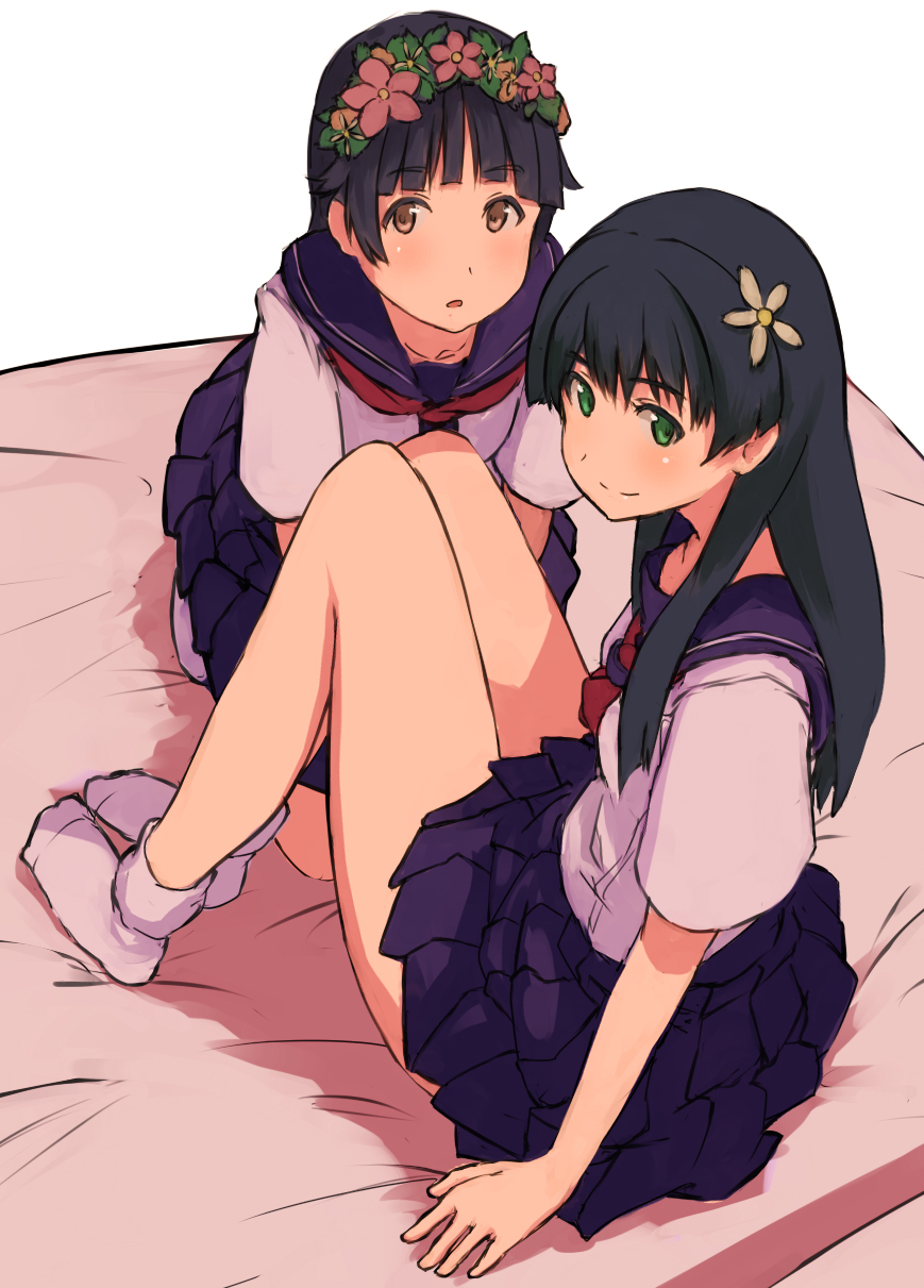 :o arm_support black_hair brown_eyes flower glock23 green_eyes hair_ornament highres legs long_hair multiple_girls saten_ruiko shibafu_(glock23) short_hair sitting socks to_aru_kagaku_no_railgun to_aru_majutsu_no_index uiharu_kazari