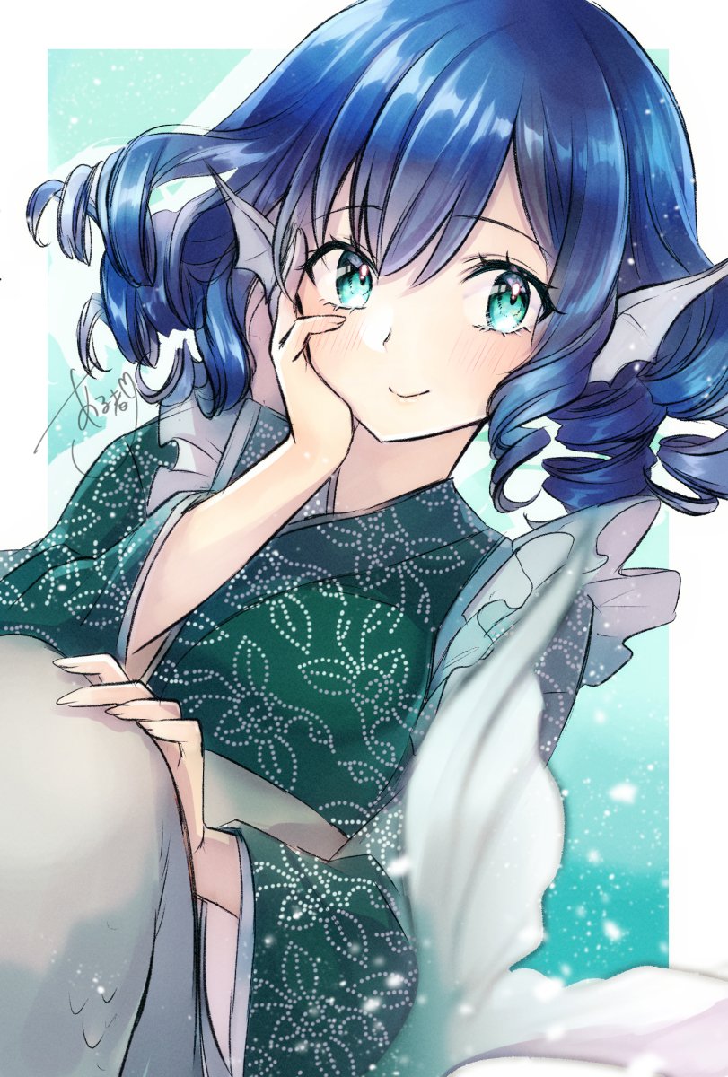 1girl alto2019 blue_eyes blue_hair blush drill_hair eyebrows_visible_through_hair green_kimono head_fins highres japanese_clothes kimono long_sleeves looking_at_viewer mermaid monster_girl sash short_hair simple_background smile solo touhou wakasagihime white_background wide_sleeves