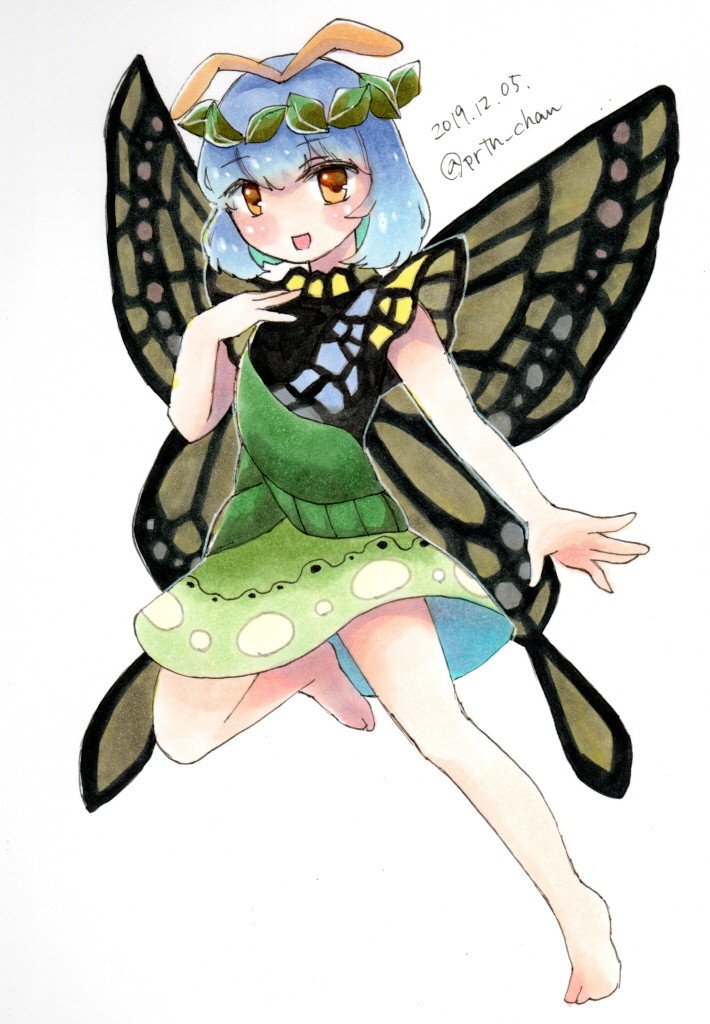 1girl antennae aqua_hair barefoot butterfly_wings dated dress eternity_larva eyebrows_visible_through_hair fairy full_body green_dress hair_between_eyes leaf leaf_on_head marker_(medium) multicolored_clothes multicolored_dress open_mouth orange_eyes proton short_hair short_sleeves simple_background smile solo touhou traditional_media twitter_username white_background wings