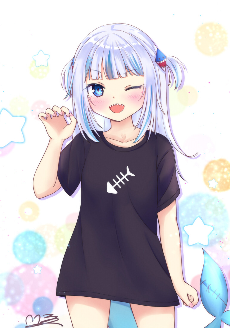 1girl arm_up bangs black_shirt blue_eyes blue_hair blush eyebrows_visible_through_hair fish_bone fish_tail gawr_gura hair_ornament hololive hololive_english holomyth looking_at_viewer m_ko_(maxft2) multicolored_hair one_eye_closed open_mouth shark_hair_ornament shark_tail sharp_teeth shirt short_sleeves short_twintails simple_background t-shirt tail teeth twintails virtual_youtuber white_hair