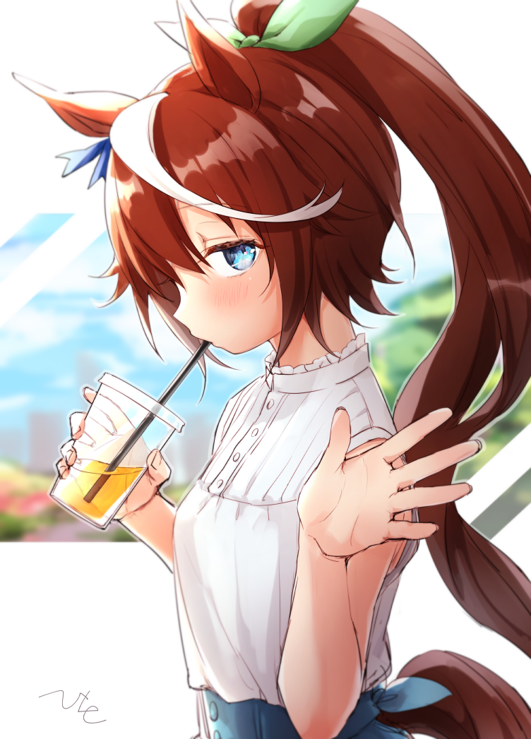 1girl animal_ears bangs blue_eyes blush breasts brown_hair commentary_request cup disposable_cup drinking drinking_straw hair_ribbon holding holding_cup honotai horse_ears horse_girl horse_tail long_hair multicolored_hair ponytail profile ribbon signature sleeveless solo streaked_hair tail tokai_teio_(umamusume) umamusume upper_body waving white_hair