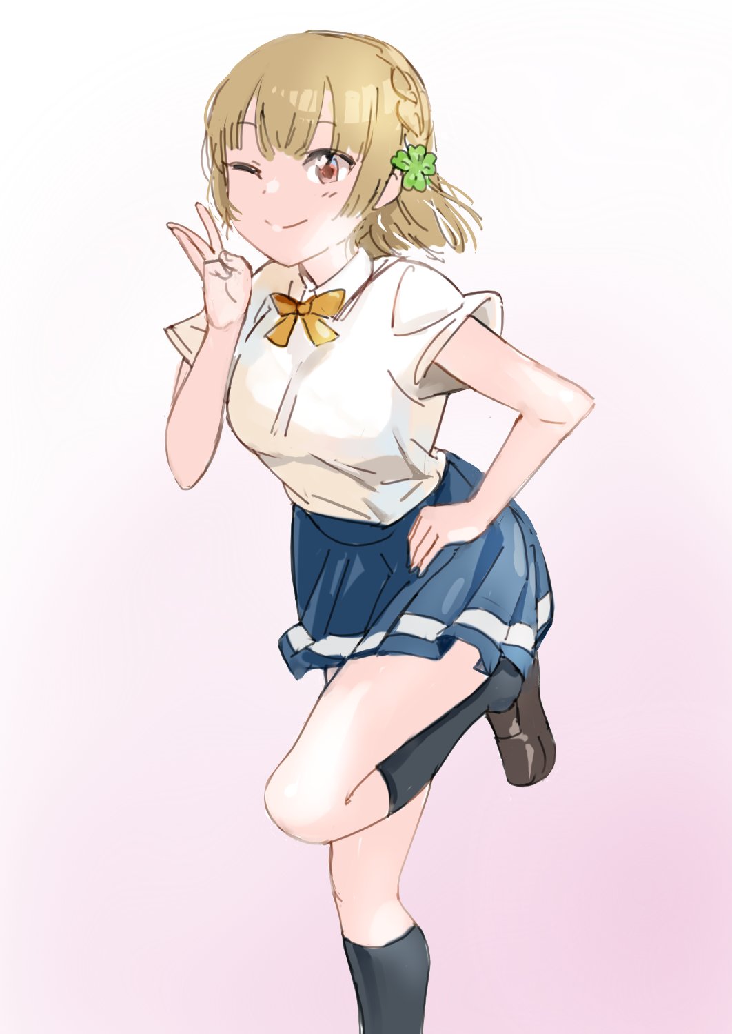 1girl black_legwear blonde_hair blue_skirt brown_footwear closed_mouth clover clover_hair_ornament collared_shirt dot_nose four-leaf_clover four-leaf_clover_hair_ornament hair_ornament hand_on_hip hand_up highres looking_at_viewer love_live! medium_hair miniskirt okbnkn one_eye_closed osananajimi_ga_zettai_ni_makenai_lovecome pink_background red_eyes school_uniform shida_kuroha shirt shoes skirt smile socks solo standing standing_on_one_leg v white_shirt wing_collar