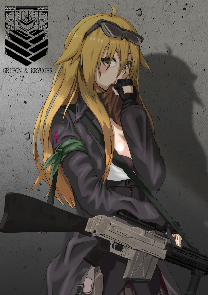 1girl bangs black_gloves black_jacket blonde_hair blush brown_scarf covering_mouth eyebrows_visible_through_hair eyewear_on_head feet_out_of_frame fingerless_gloves flatbox girls_frontline gloves green_eyes griffin_&amp;_kryuger gun highres holding holding_gun holding_weapon jacket long_hair looking_at_viewer m1918_(girls'_frontline) m1918_bar machine_gun mod3_(girls'_frontline) open_clothes open_jacket scarf simple_background solo standing sunglasses wall weapon
