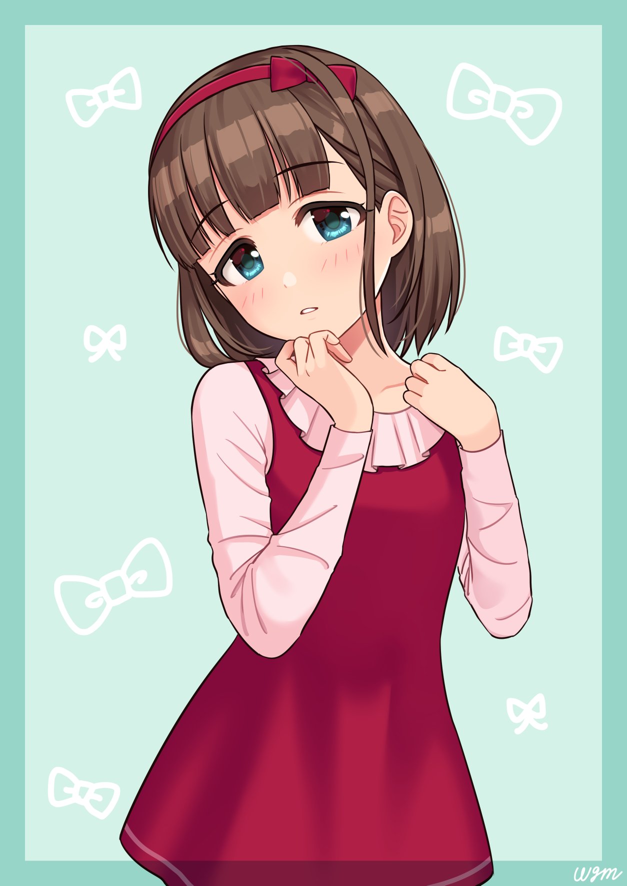 1girl bangs blue_eyes blush bow brown_hair child commentary dress eyebrows_visible_through_hair flat_chest frilled_shirt frills green_background hairband hand_on_own_chin hands_up highres idolmaster idolmaster_cinderella_girls long_sleeves looking_at_viewer parted_lips pink_shirt red_bow red_dress red_hairband sakuma_mayu shirt short_hair solo wgm_oekaki younger