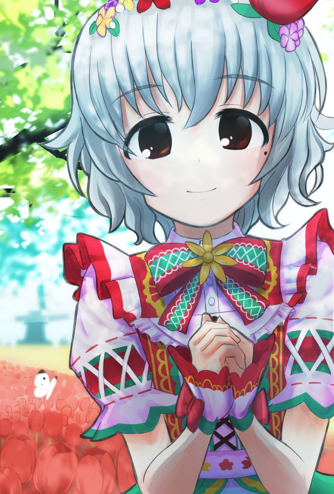 1girl bangs blurry blurry_background bow bowtie brown_eyes bug butterfly commentary_request day dress eyebrows_visible_through_hair field flower flower_field frilled_dress frills green_hair hair_flower hair_ornament idolmaster idolmaster_cinderella_girls looking_at_viewer mo_ss_es mole mole_under_eye multicolored_clothes multicolored_dress narumiya_yume outdoors own_hands_together red_flower red_tulip short_hair short_sleeves smile solo tree tulip upper_body wavy_hair wrist_cuffs
