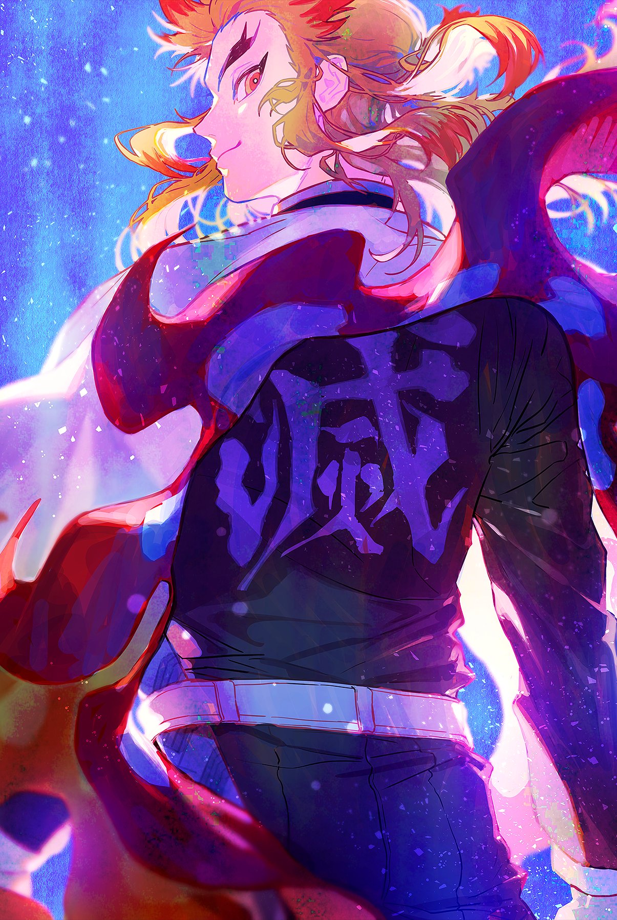 1boy arms_at_sides backlighting belt blonde_hair blue_background blurry cape cape_lift closed_mouth clothes_writing cowboy_shot demon_slayer_uniform depth_of_field flame_print floating_hair forked_eyebrows from_behind half_updo highres kimetsu_no_yaiba light_particles long_hair long_sleeves looking_at_viewer looking_back male_focus multicolored_eyes multicolored_hair noodleseokggi print_cape profile red_eyes redhead rengoku_kyoujurou smile solo streaked_hair wind wind_lift yellow_eyes