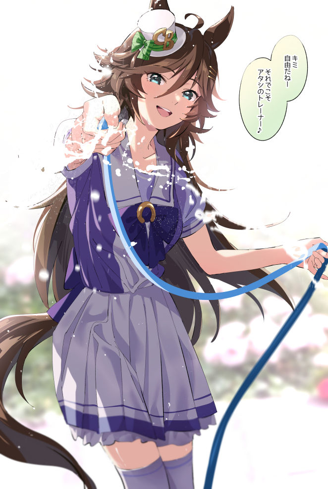 1girl ahoge animal_ears bangs blurry blurry_background brown_hair cowboy_shot green_eyes hair_ornament hairclip hat holding holding_hose horse_ears horse_girl horse_tail hose long_hair mini_hat mini_top_hat misu_kasumi mr._c.b._(umamusume) open_mouth purple_shirt sailor_collar shirt short_sleeves skirt smile solo speech_bubble tail teeth thigh-highs top_hat translation_request umamusume upper_teeth water white_legwear white_skirt zettai_ryouiki