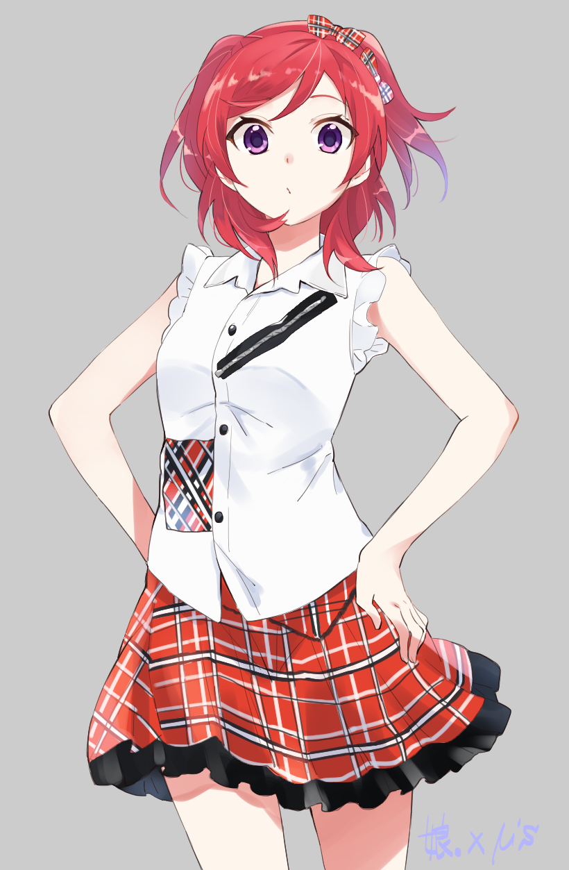 1girl bangs bow frilled_skirt frilled_sleeves frills grey_background hair_bow hair_ornament hands_on_hips highres looking_at_viewer love_live! love_live!_school_idol_project nishikino_maki pink_eyes pleated_skirt red_skirt redhead shirt short_hair signature simple_background skirt sleeveless sleeveless_shirt solo standing taiki_(ozone) white_shirt