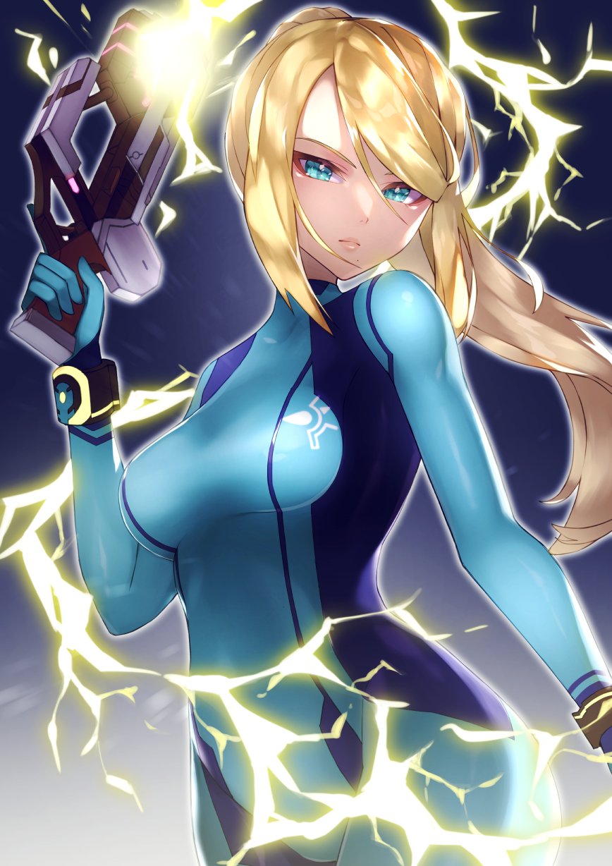 1girl bangs blonde_hair blue_bodysuit blue_eyes bodysuit electricity expressionless gun hair_between_eyes highres holding holding_gun holding_weapon long_hair looking_at_viewer metroid mole mole_under_mouth paralyzer ponytail rindoriko samus_aran skin_tight stun_gun weapon zero_suit