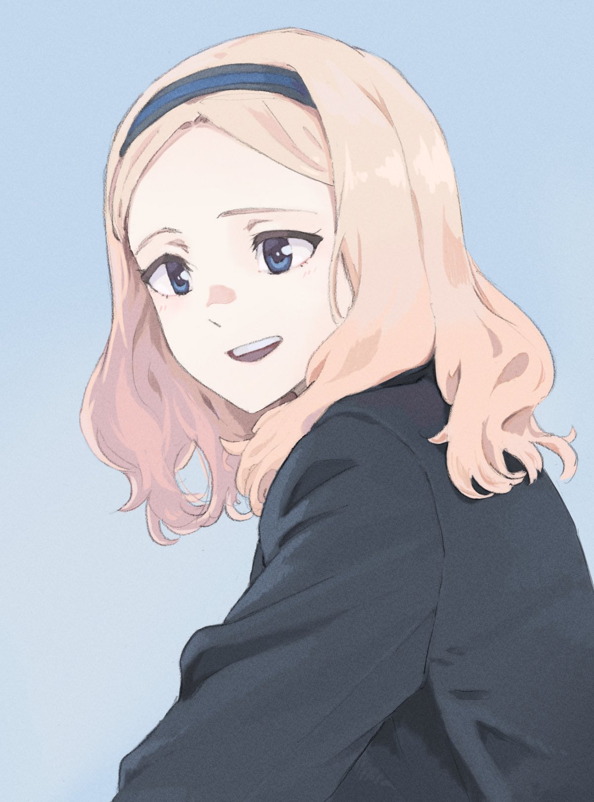 1girl aleksandra_i._pokryshkin bangs black_shirt blonde_hair blue_background blue_eyes blue_hairband brave_witches forehead hairband highres long_hair long_sleeves looking_ahead looking_at_viewer parted_bangs parted_lips shiratama_(hockey) shirt simple_background smile solo teeth upper_teeth world_witches_series