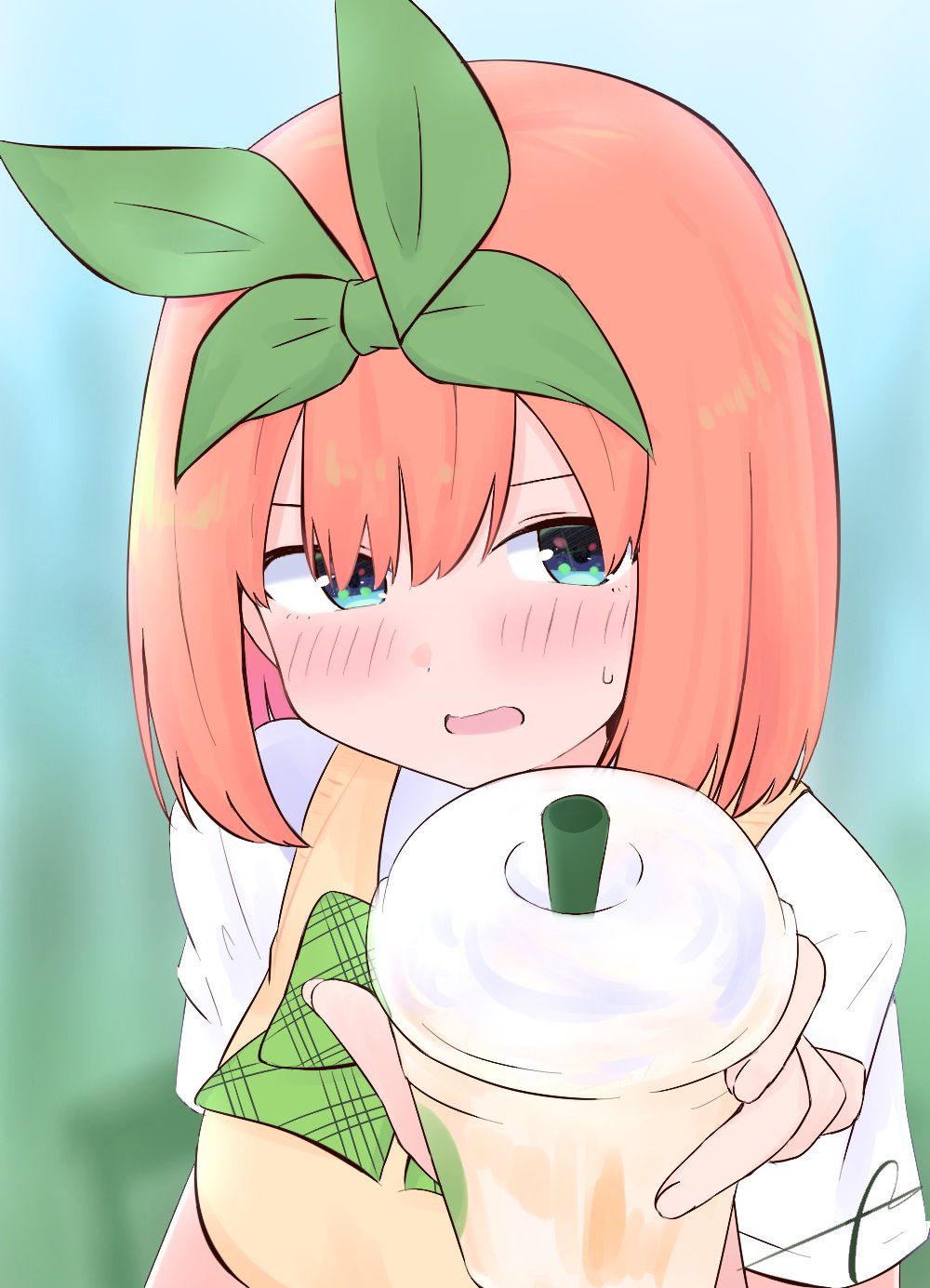 1girl bangs blue_eyes blurry blurry_background blush bow breasts commentary_request cup depth_of_field disposable_cup drinking_straw eyebrows_hidden_by_hair go-toubun_no_hanayome green_bow green_ribbon hair_between_eyes hair_ribbon hand_up highres holding holding_cup kujou_karasuma looking_at_viewer medium_breasts nakano_yotsuba open_mouth orange_hair ribbon shirt short_sleeves signature solo sweat sweater_vest upper_body white_shirt