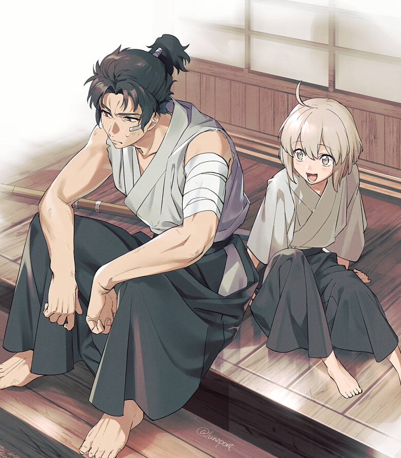 1boy 1girl aged_down ahoge alternate_hairstyle architecture bangs black_hair black_hakama blonde_hair child closed_mouth commentary_request fate/grand_order fate_(series) full_body grey_eyes hakama hijikata_toshizou_(fate) japanese_clothes looking_away lunapont okita_souji_(fate) okita_souji_(koha-ace) open_mouth parted_bangs ponytail red_eyes short_hair short_sleeves sitting sleeveless smile sweat toned toned_male twitter_username