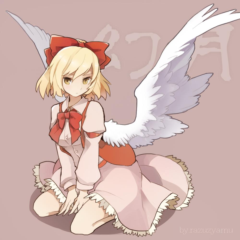 1girl angel_wings blonde_hair bow bowtie brown_background commentary_request dress frilled_dress frills full_body gengetsu_(touhou) hair_bow hair_ornament hair_ribbon kneeling long_sleeves looking_at_viewer pink_dress puffy_sleeves razuzyamu red_bow ribbon sash short_hair simple_background sitting solo touhou touhou_(pc-98) translation_request vest white_wings wings