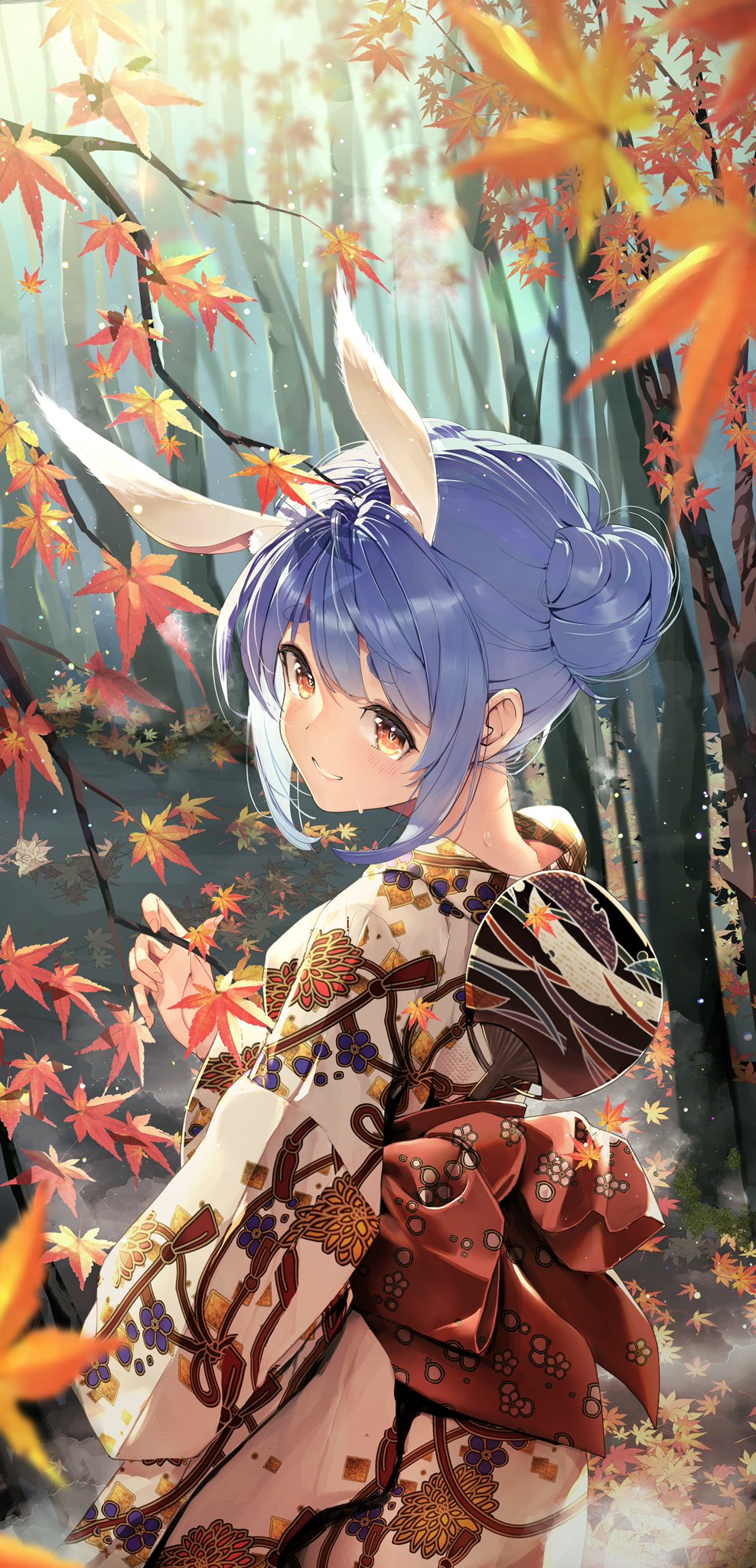 1girl alternate_hairstyle animal_ears autumn_leaves blue_hair floral_print forest from_behind grin hair_bun hand_fan haruhina_purple highres hololive japanese_clothes kimono long_hair looking_at_viewer looking_back nape nature orange_eyes outdoors rabbit_ears sidelocks smile solo usada_pekora virtual_youtuber