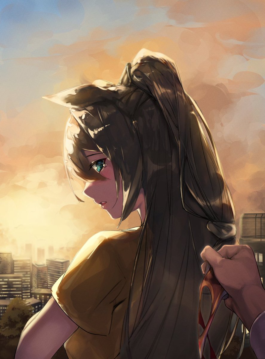 1girl 1other animal_ears bangs black_hair blue_eyes blush building commentary_request el_condor_pasa_(umamusume) eye_mask feet_out_of_frame from_behind hair_between_eyes highres holding holding_mask horse_ears long_hair long_sleeves looking_at_viewer looking_back mask mask_removed outdoors ponytail shirt short_sleeves solo_focus sunagami13 sunset tears umamusume very_long_hair yellow_shirt