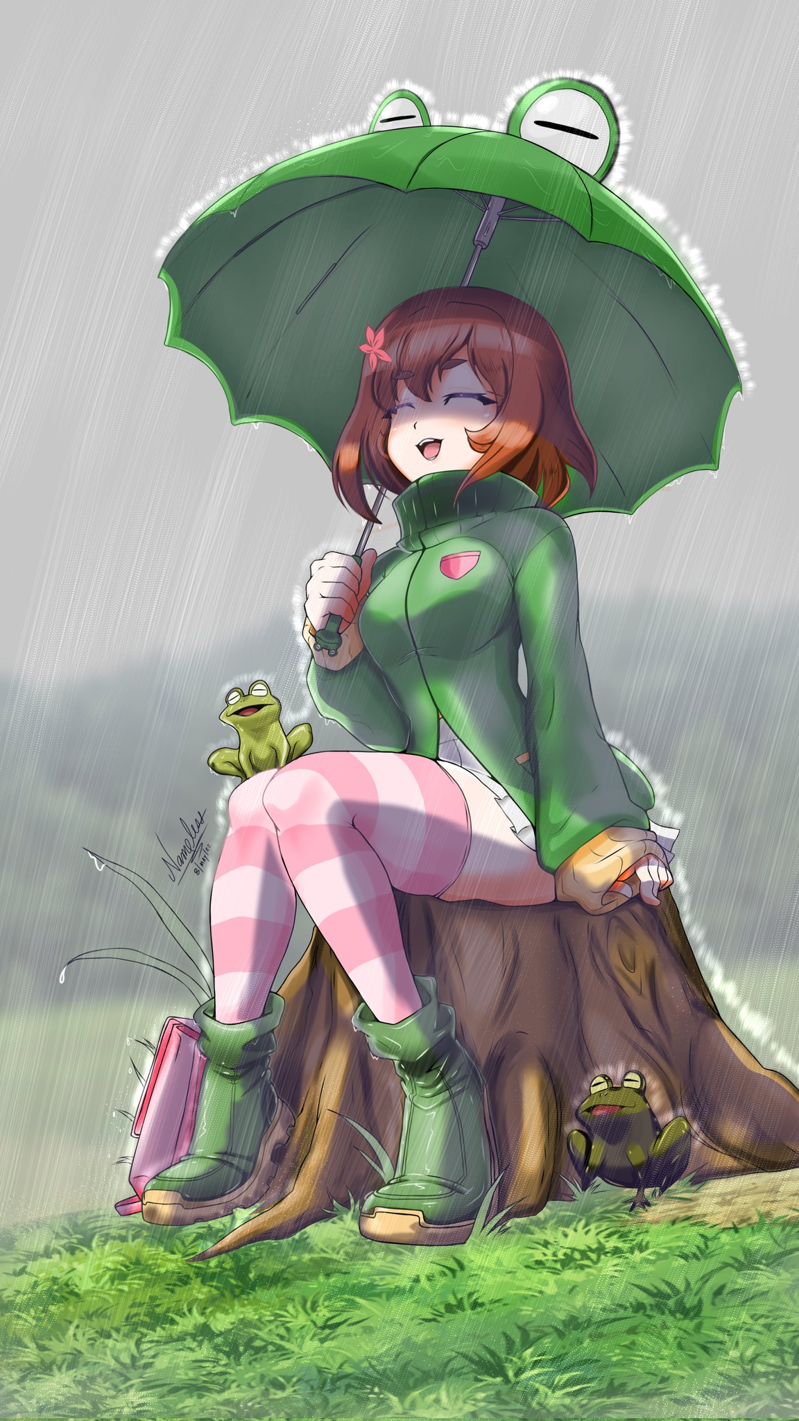 1girl :d animal animal-themed_umbrella artist_name bag blush boots brown_hair closed_eyes commentary dated flower frog grass green_footwear green_jacket green_umbrella hair_flower hair_ornament hand_up happy highres holding holding_umbrella jacket knees_together_feet_apart nameless_monkey open_mouth outdoors overcast owozu pink_flower pink_thighhighs pleated_skirt puffy_sleeves rain raincoat rubber_boots shirt short_hair signature siri_(vtuber) sitting sitting_on_tree_stump skirt sleeves_past_wrists smile solo spanish_commentary striped striped_thighhighs thick_eyebrows thigh-highs tree_stump turtleneck umbrella virtual_youtuber wet white_shirt zettai_ryouiki