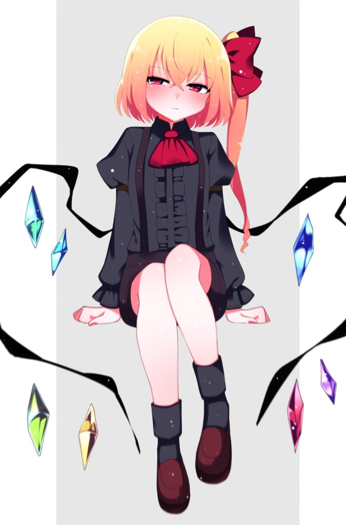 1girl alternate_costume ascot bangs black_footwear black_socks blush brown_footwear closed_mouth crystal flandre_scarlet full_body juliet_sleeves long_sleeves looking_at_viewer puffy_sleeves red_ascot red_eyes simple_background smile socks solo touhou white_background wings you_(noanoamoemoe)