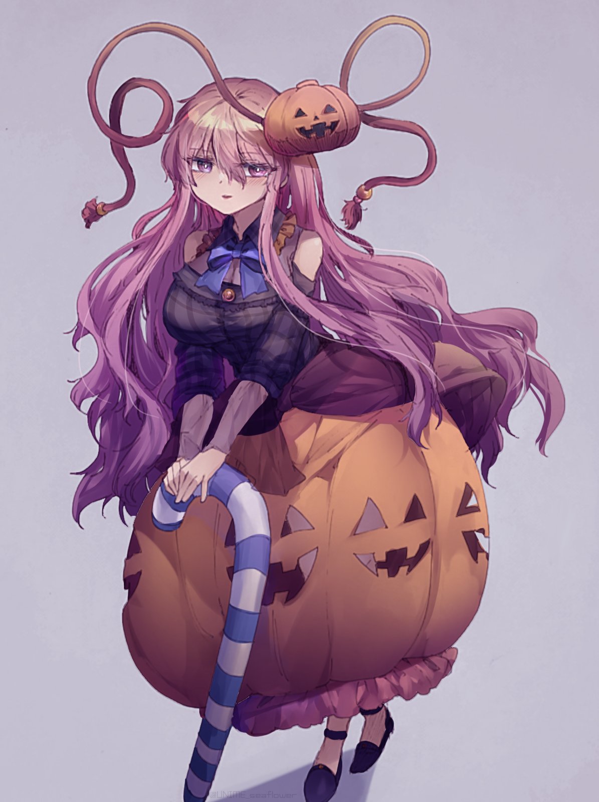 1girl bare_shoulders black_shirt blue_bow blue_bowtie bow bowtie breasts bubble_skirt candy candy_cane food full_body grey_background hata_no_kokoro highres jack-o'-lantern large_breasts long_hair long_skirt long_sleeves looking_at_viewer mask mask_on_head open_mouth orange_skirt pink_eyes pink_hair plaid plaid_shirt shirt simple_background skirt solo touhou unime_seaflower