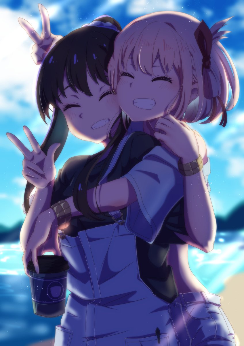 2girls aqua_shirt bangs beach black_hair black_shirt blonde_hair blue_scrunchie bob_cut bracelet closed_eyes coffee_cup cowboy_shot crop_top cup day disposable_cup grin grylls_kuma hug hug_from_behind inoue_takina jewelry light_blush long_hair lycoris_recoil multiple_girls nishikigi_chisato outdoors overalls ponytail red_ribbon ribbon scrunchie shirt short_hair smile v water