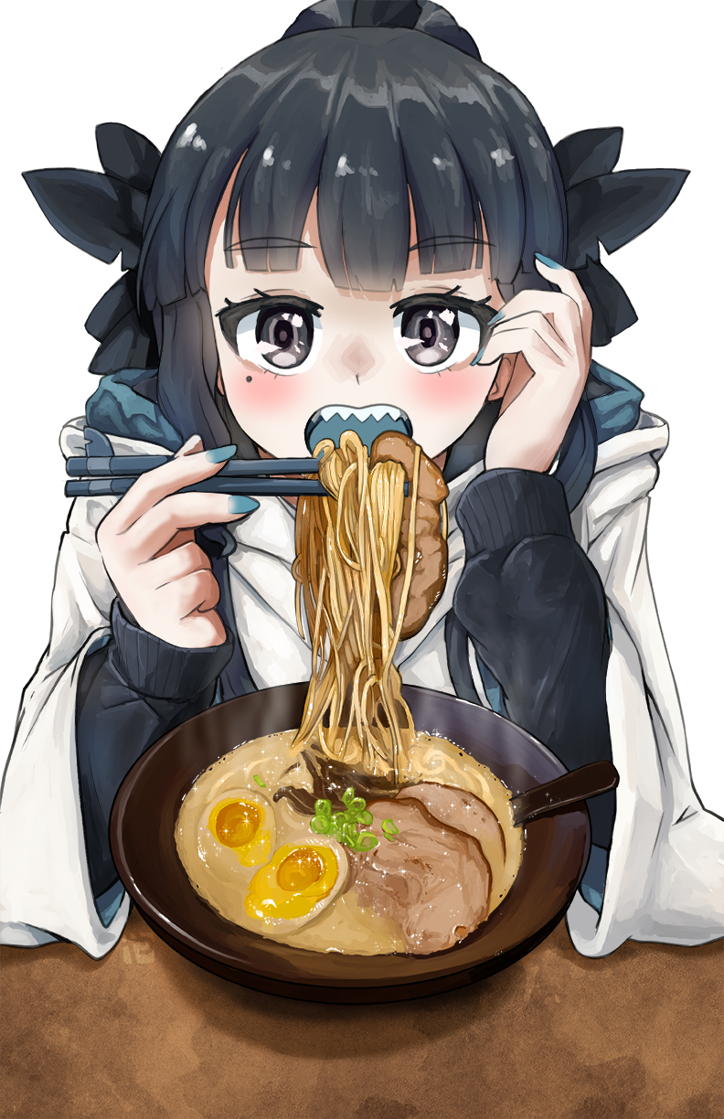 1girl artemis_of_the_blue atelier_live bangs black_eyes black_hair blue_nails blue_tongue chopsticks colored_tongue eating egg_(food) food garnish highres meat mole mole_under_eye noodles open_mouth ponytail ramen sharp_teeth softboiled_egg solo soup steam studiolg teeth upper_body virtual_youtuber