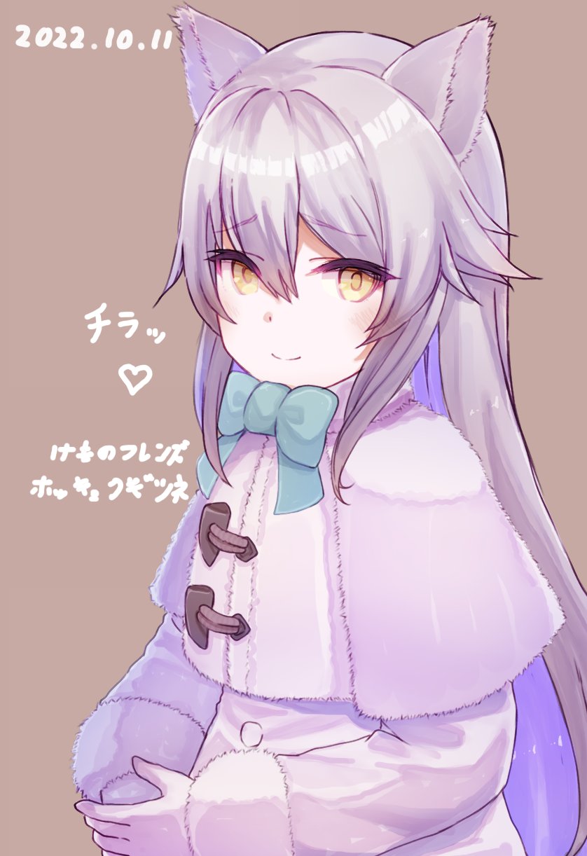 animal_ear_fluff animal_ears arctic_fox_(kemono_friends) blue_bow blue_bowtie bow bowtie capelet coat commentary_request fox_ears fox_girl fur_capelet fur_trim gloves hachikuji hair_between_eyes heart highres kemono_friends kemono_friends_3 long_hair long_sleeves looking_at_viewer translation_request upper_body white_capelet white_coat white_fur white_gloves white_hair winter_clothes winter_coat yellow_eyes