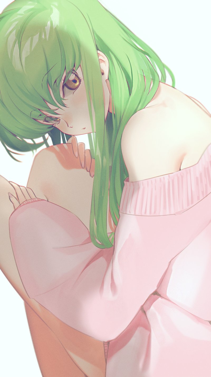 1girl bare_shoulders c.c. code_geass creayus green_hair highres long_hair looking_at_viewer pink_sweater solo sweater white_background yellow_eyes