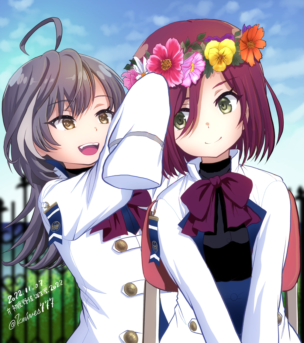 2girls :d ahoge assault_lily bangs black_shirt blue_skirt blue_sky blurry blurry_background bow bowtie bush buttons chair closed_mouth clouds commentary_request dated day fang fence flower flower_wreath green_eyes grey_hair hair_between_eyes hand_up hashtag hatsukano_you head_tilt head_wreath height_difference herensuge_girls_academy_school_uniform high-waist_skirt jacket knives_(knives777) long_bangs long_hair long_sleeves looking_at_another looking_to_the_side multicolored_hair multiple_girls on_chair open_clothes open_jacket open_mouth orange_flower outdoors oversized_clothes pink_bow pink_bowtie pink_flower putting_on_headwear red_flower redhead sasaki_ran school_uniform shirt short_hair sideways_glance sitting skirt sky sleeves_past_fingers sleeves_past_wrists smile standing streaked_hair teeth translated twitter_username upper_body upper_teeth v_arms white_flower white_jacket yellow_eyes yellow_flower