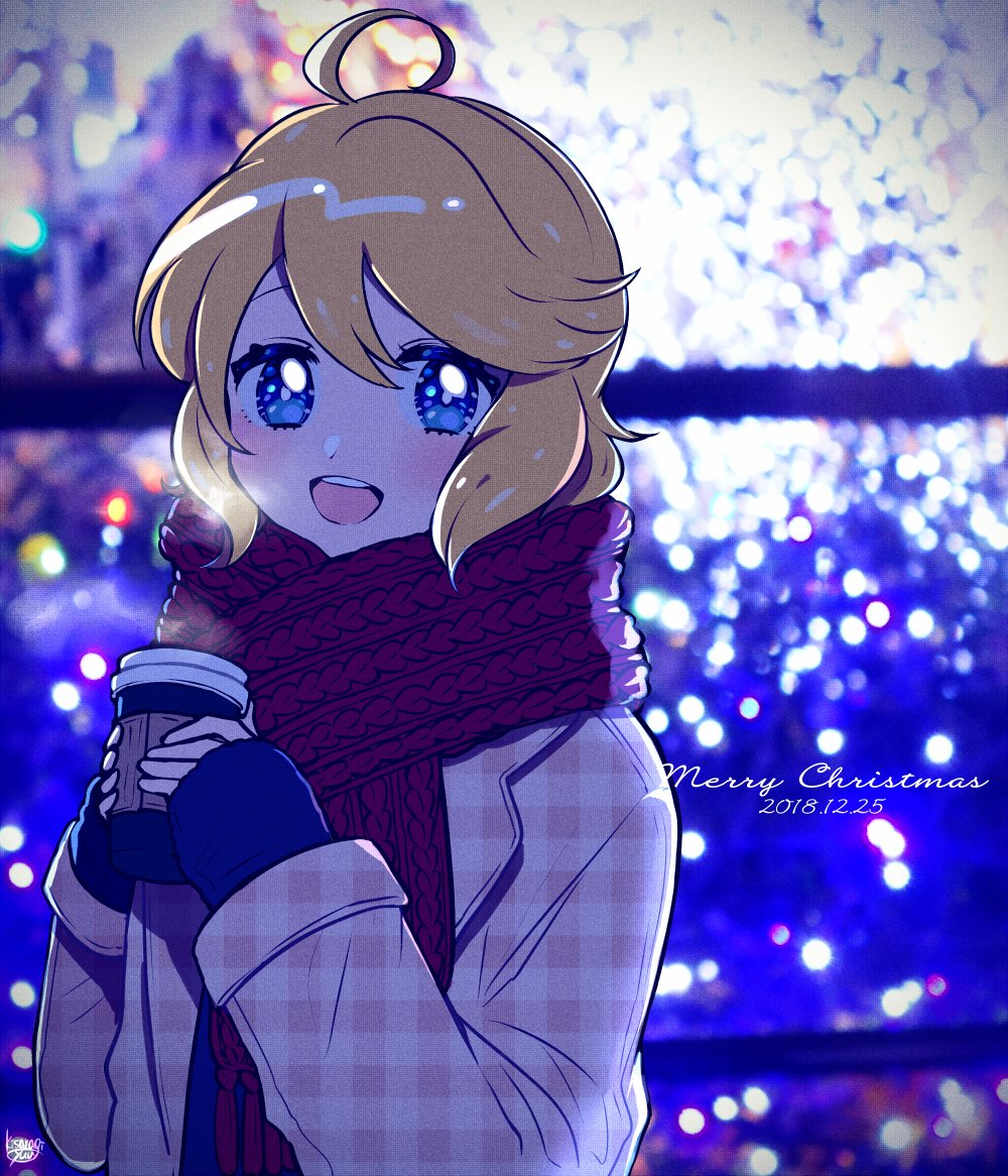 1girl ahoge black_gloves blonde_hair blue_eyes blurry blurry_background coat commentary cup cursive dated ellie_(kisaragi_yuu) english_commentary english_text gloves grey_coat half_gloves holding holding_cup kisaragi_yuu_(fallen_sky) lights long_sleeves looking_at_viewer merry_christmas night original outdoors red_scarf scarf short_hair smile solo standing upper_body winter_clothes