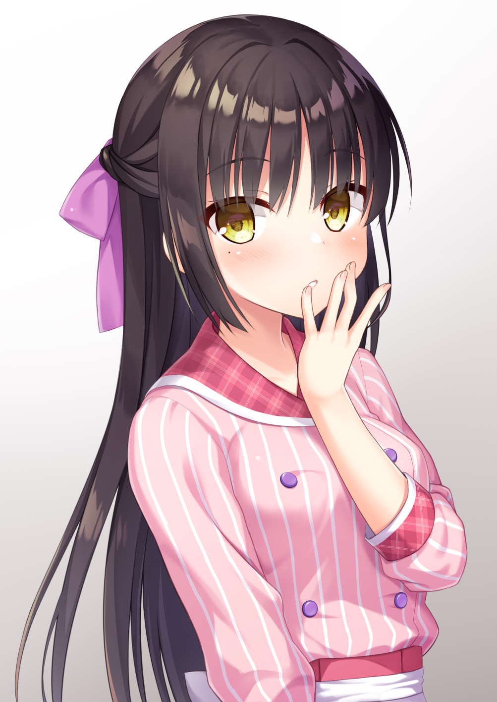 1girl bangs black_hair blush bow breasts cafe_stella_to_shinigami_no_chou collar eyebrows_hidden_by_hair finger_to_mouth fingernails gradient gradient_background gyaoo_yuzu_soft hair_between_eyes hair_bow hand_up highres large_breasts long_hair long_sleeves looking_at_viewer mole mole_under_eye open_mouth pink_shirt pinstripe_pattern pinstripe_shirt plaid_collar purple_bow raised_eyebrows red_collar shiki_natsume shirt sidelocks simple_background solo standing straight_hair striped waitress yellow_eyes yuzu-soft