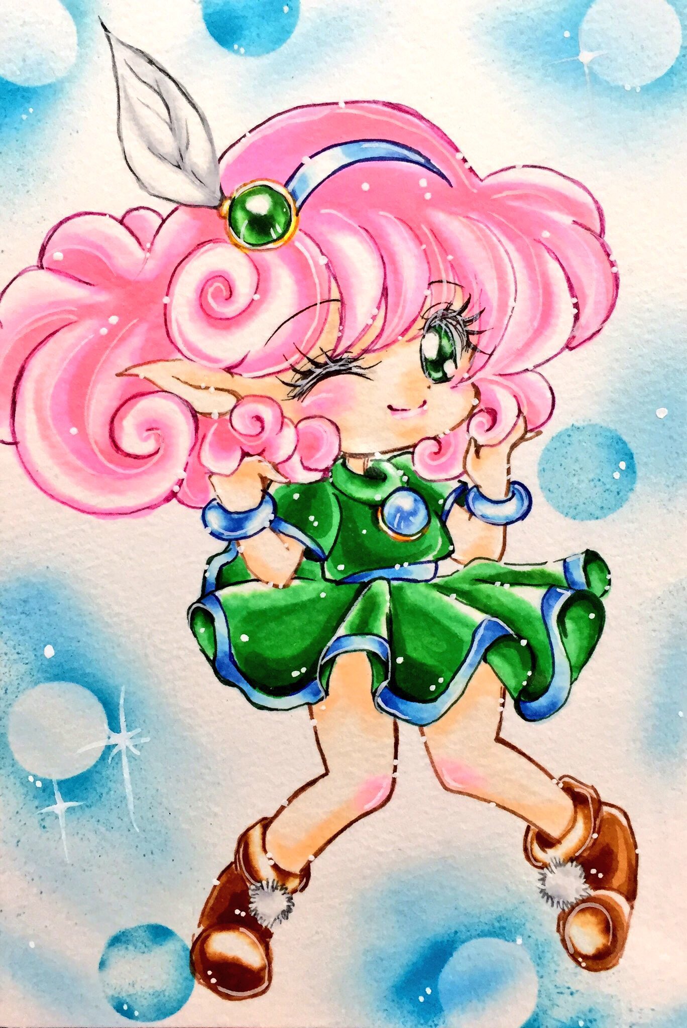 1girl boots bracelet chibi closed_mouth curly_hair eeviai21lhkavo6 fairy full_body green_eyes green_shirt green_skirt hairband highres jewelry looking_at_viewer medium_hair one_eye_closed panel_de_pon pink_hair shirt skirt smile solo windy_(panel_de_pon)