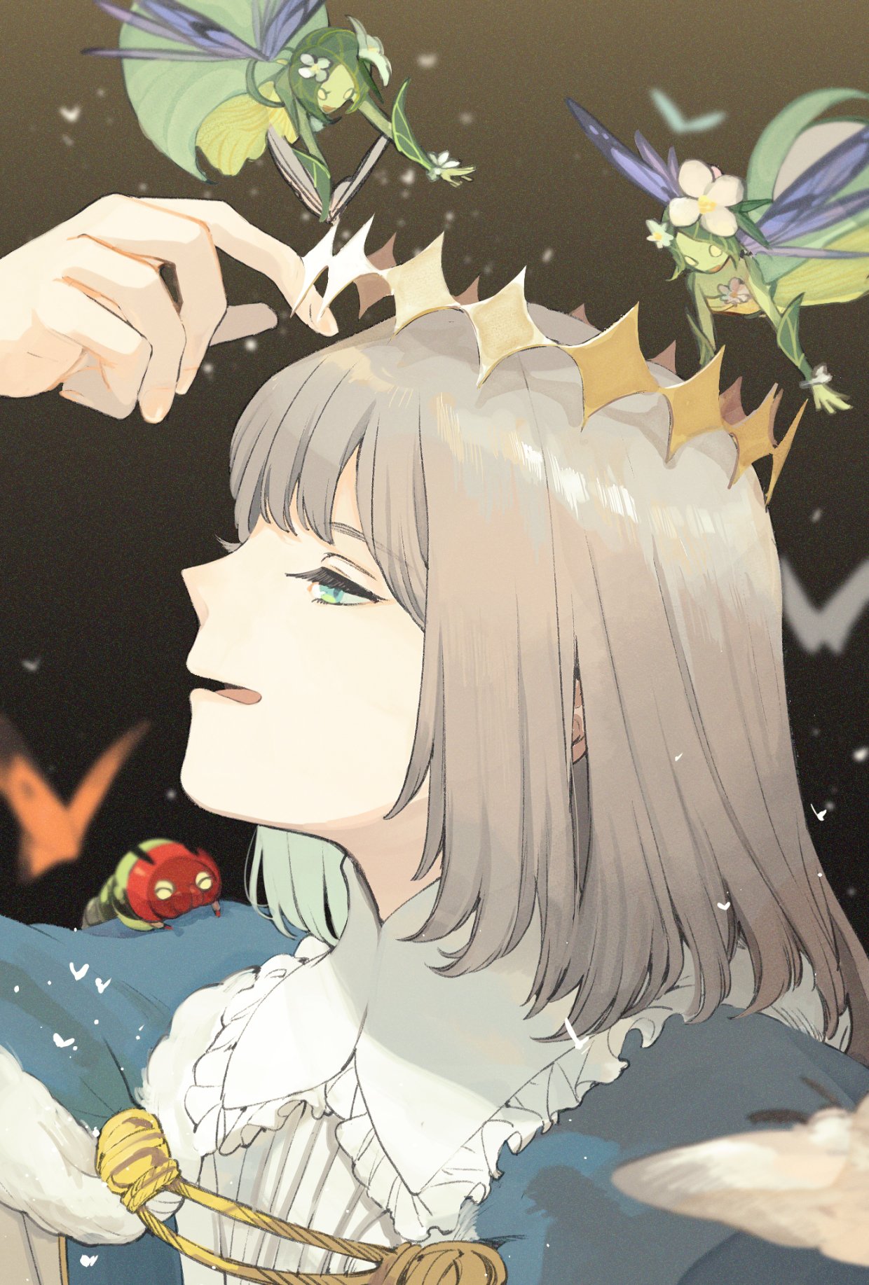 0_0 1boy 2girls animal_on_shoulder aqua_eyes bangs black_background blue_cape blurry blurry_background bug butterfly cape colored_skin crown dress eyelashes fairy fairy_wings fate/grand_order fate_(series) frilled_shirt_collar frills fur-trimmed_cape fur_trim green_dress green_skin grey_hair half-closed_eyes hand_up highres kitada male_focus medium_hair minigirl multiple_girls oberon_(fate) open_mouth plant_hair profile putting_on_headwear shirt strapless strapless_dress upper_body white_shirt wings