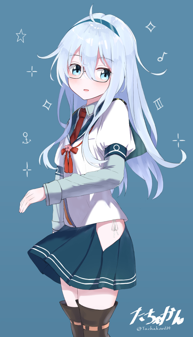 1girl anchor_symbol aqua_hairband artist_name bangs bespectacled black-framed_eyewear black_thighhighs blue_background blue_eyes blue_sailor_collar blue_shirt blue_skirt blush collared_shirt cosplay eighth_note feet_out_of_frame glasses hair_between_eyes hairband hibiki_(kancolle) hip_vent kantai_collection layered_sleeves long_hair long_sleeves musical_note necktie ooyodo_(kancolle) ooyodo_(kancolle)_(cosplay) open_mouth pleated_skirt red_necktie sailor_collar school_uniform serafuku shirt short_over_long_sleeves short_sleeves signature simple_background skirt solo sparkle tachakan thigh-highs twitter_username white_hair