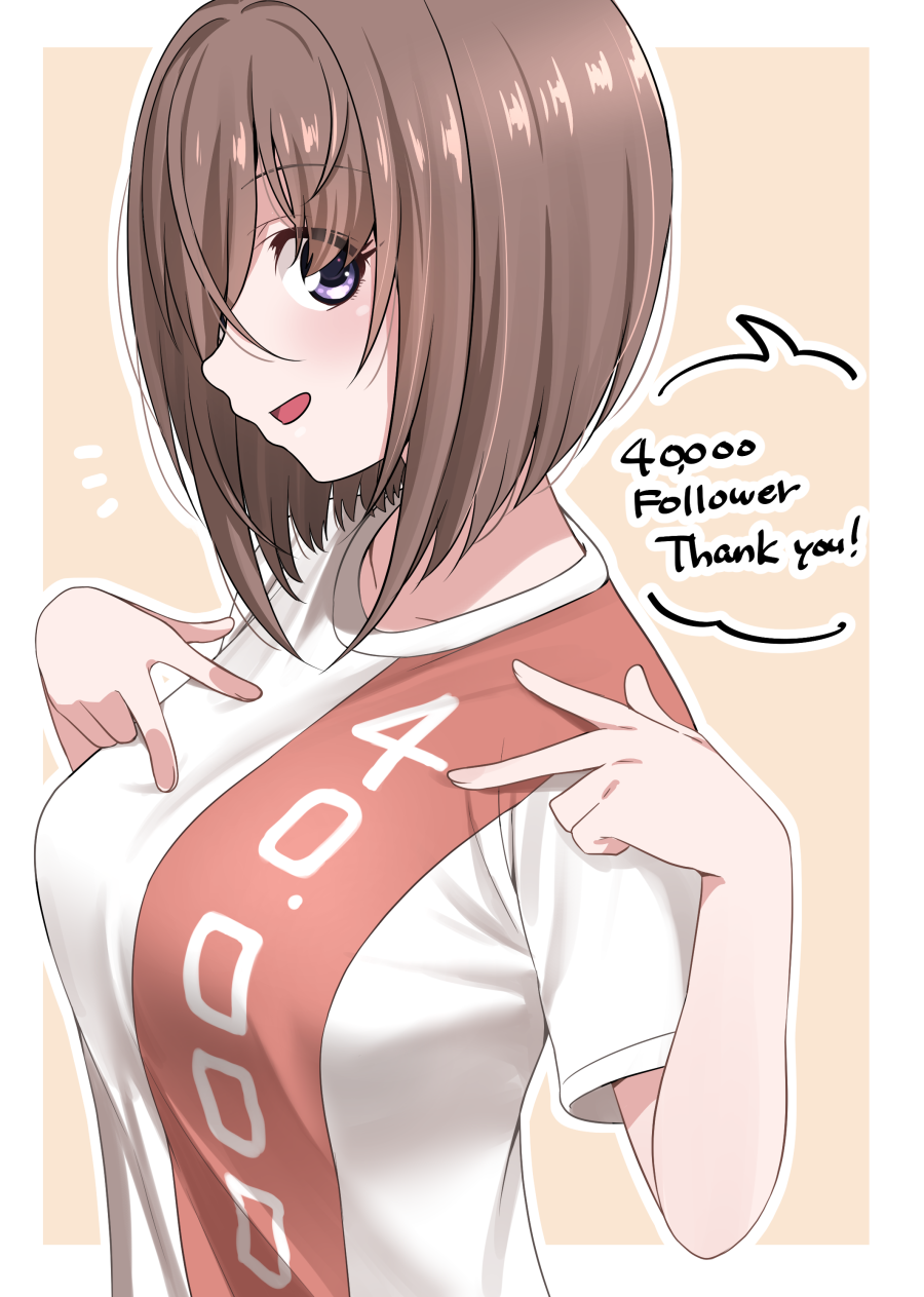 1girl border breasts brown_hair clothes_writing double_v from_side hair_over_one_eye highres ikari_manatsu kamihira_mao large_breasts looking_at_viewer milestone_celebration original pink_background profile shirt short_hair short_sleeves sideways_glance solo t-shirt thank_you v violet_eyes white_border white_shirt