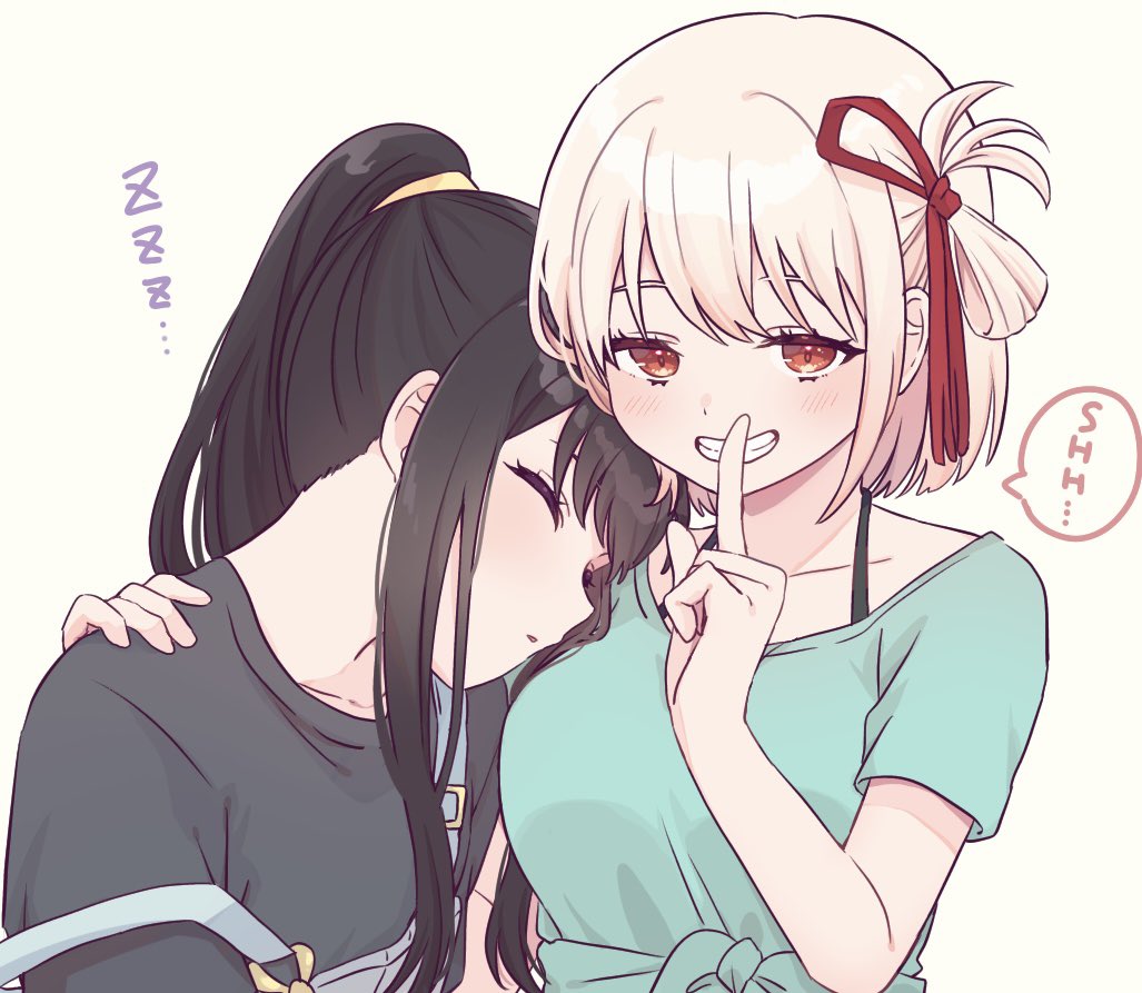 2girls black_hair blonde_hair breasts finger_to_mouth green_shirt inoue_takina leaning_on_person looking_at_viewer lycoris_recoil medium_breasts multiple_girls nishikigi_chisato ponytail red_eyes shirt shushing sleeping small_breasts yuri zzz