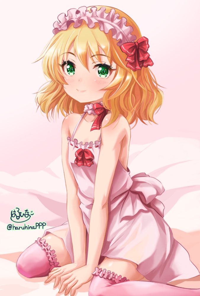 1girl blonde_hair blush bow camisole choker collarbone commentary_request flat_chest frilled_choker frilled_hairband frills green_eyes hair_bow hairband haruhata_mutsuki idolmaster idolmaster_cinderella_girls legs looking_at_viewer medium_hair on_bed pink_background pink_camisole pink_thighhighs red_bow sakurai_momoka signature sitting smile solo thigh-highs thighs twitter_username wariza wavy_hair