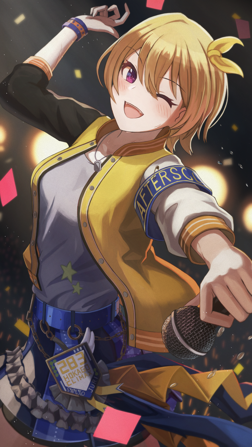 1girl arm_up armband asymmetrical_sleeves belt bike_shorts blonde_hair blue_belt blue_skirt blue_wristband blush breasts chain confetti emblem glowstick grey_skirt hair_between_eyes hair_ribbon highres holding holding_microphone idolmaster idolmaster_shiny_colors jacket jewelry long_sleeves looking_at_viewer microphone mismatched_sleeves necklace one_eye_closed open_mouth pleated_skirt reaching_towards_viewer ribbon safety_pin saijo_juri short_hair skirt smile solo spotlight stage stage_lights standing star_(symbol) star_print sweat violet_eyes wing_ornament yanoyoru yellow_jacket yellow_ribbon