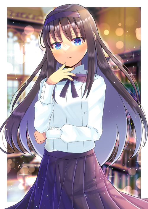 1girl black_bow black_hair black_skirt blue_eyes blurry blurry_background bow closed_mouth commentary_request commission depth_of_field hairband hand_up kou_hiyoyo long_hair long_sleeves multicolored_hair pleated_skirt puffy_long_sleeves puffy_sleeves purple_hair purple_hairband shirt skeb_commission skirt solo tohno_akiha tsukihime two-tone_hair very_long_hair white_shirt