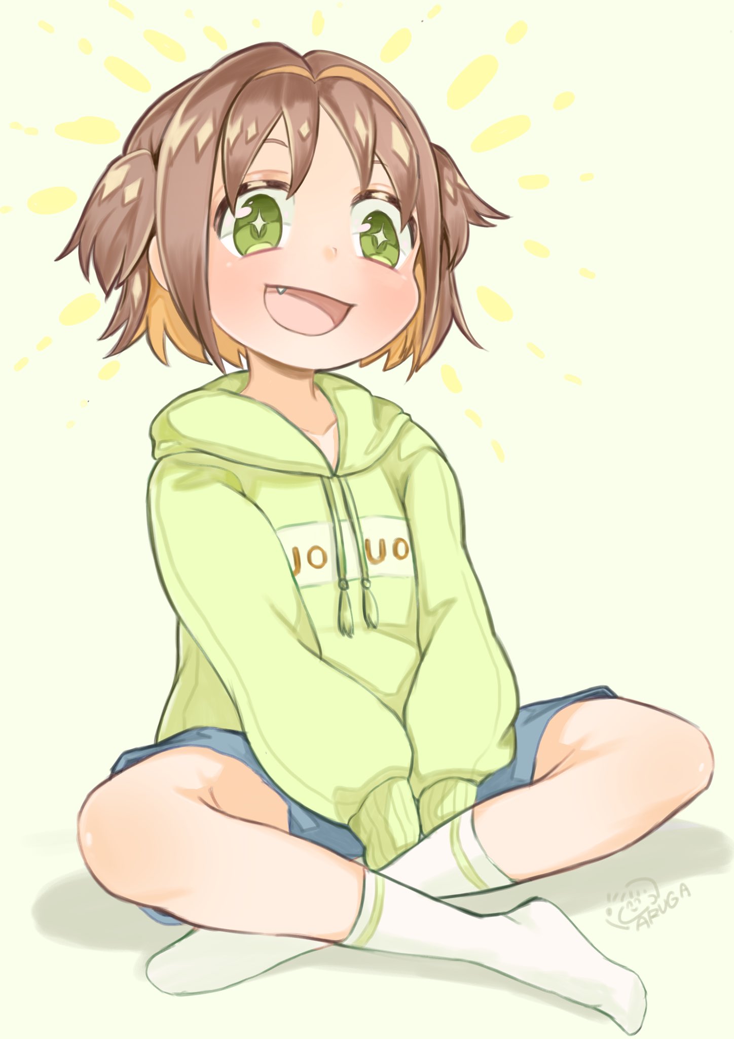 +_+ 1girl :d ariga_toko bare_legs between_legs blonde_hair blue_shorts brown_hair colored_inner_hair commentary drawstring fang full_body green_eyes green_hoodie hand_between_legs highres hood hood_down hoodie indian_style long_sleeves looking_at_viewer multicolored_hair no_shoes oka_asahi onii-chan_wa_oshimai! open_mouth short_hair shorts signature simple_background sitting smile socks solo two-tone_hair two_side_up
