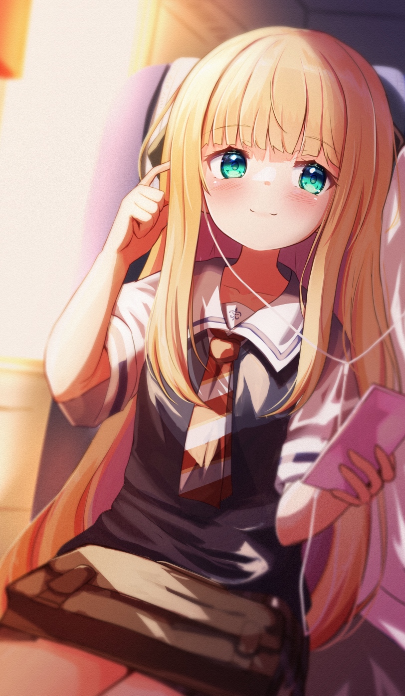 1girl 1other baram blonde_hair blurry blurry_background blush cellphone closed_mouth commentary_request depth_of_field earphones earphones green_eyes highres holding holding_phone long_hair mononobe_alice nijisanji phone school_briefcase shared_earphones shirt short_sleeves sitting smile solo_focus sunlight sunset sweater_vest train_interior very_long_hair virtual_youtuber white_shirt window
