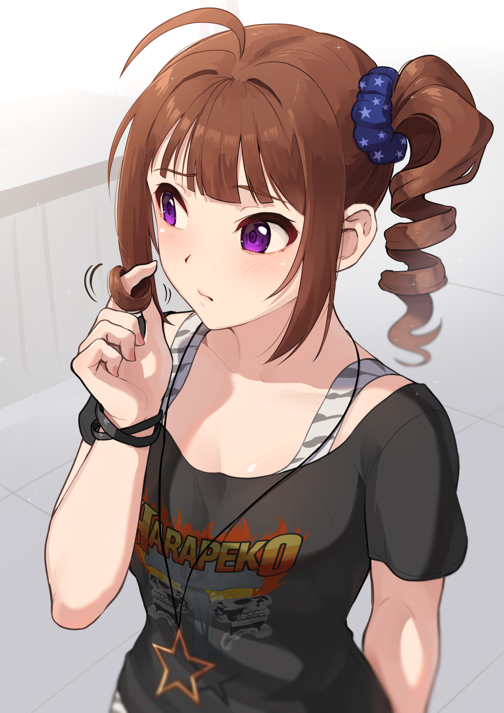 1girl ahoge arm_behind_back black_shirt blue_scrunchie blush bracelet brown_hair closed_mouth commentary drill_hair frown grey_tank_top hair_ornament hair_scrunchie hand_in_own_hair highres idolmaster idolmaster_million_live! jewelry kamille_(vcx68) looking_to_the_side medium_hair motion_lines necklace print_scrunchie print_shirt scrunchie shirt shirt_straps short_sleeves side_drill side_ponytail sidelocks solo star_(symbol) star_necklace star_print t-shirt tank_top upper_body violet_eyes yokoyama_nao