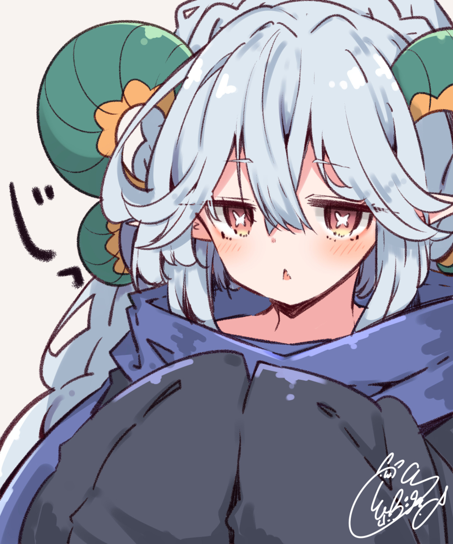 1girl :&lt; beni_shake black_dress blue_scarf brown_eyes commentary_request dress fang fate/grand_order fate_(series) grey_background grey_hair hair_between_eyes horns larva_tiamat_(fate) long_hair long_sleeves looking_at_viewer parted_lips pointy_ears scarf signature simple_background sleeves_past_fingers sleeves_past_wrists solo symbol-shaped_pupils tiamat_(fate) triangle_mouth very_long_hair