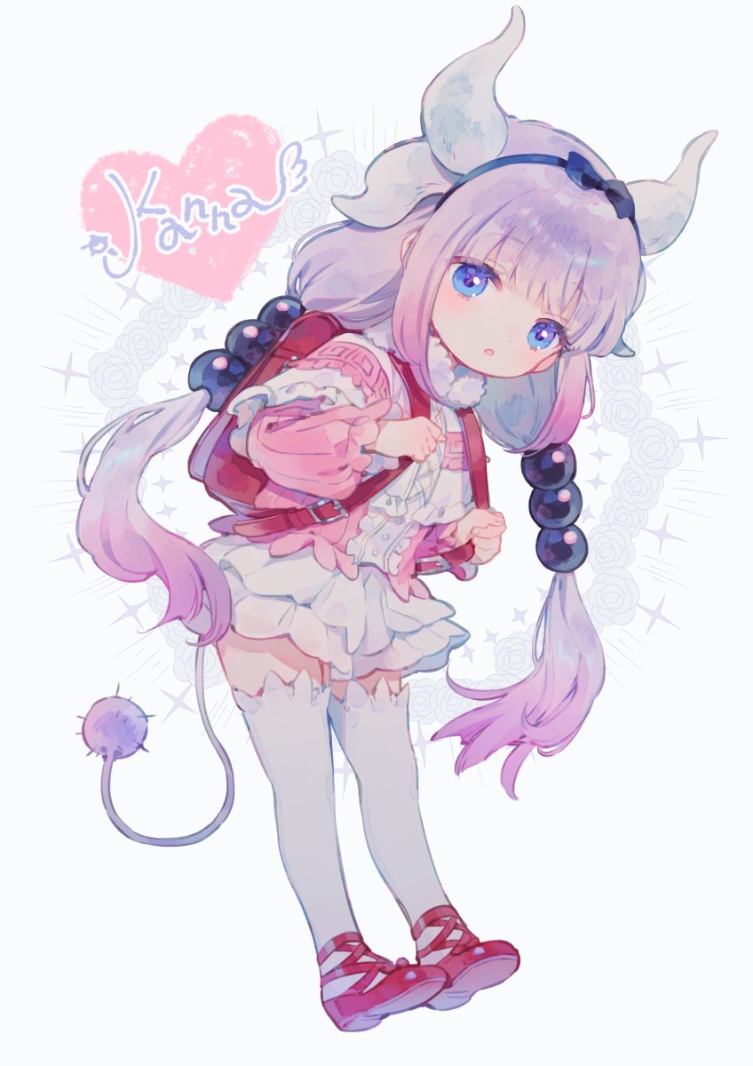 1girl backpack bag beads black_hairband blue_eyes blunt_bangs bow bow_hairband capelet character_name commentary conago dragon_girl dragon_horns dragon_tail dress full_body fur-trimmed_dress fur_trim gradient_hair hair_beads hair_bow hair_ornament hairband heart highres horns kanna_kamui kobayashi-san_chi_no_maidragon leaning_forward long_hair long_sleeves looking_at_viewer low_twintails multicolored_hair parted_lips pink_dress pink_hair puffy_long_sleeves puffy_sleeves purple_hair randoseru red_bag red_footwear shoes short_dress solo tail thigh-highs twintails white_thighhighs