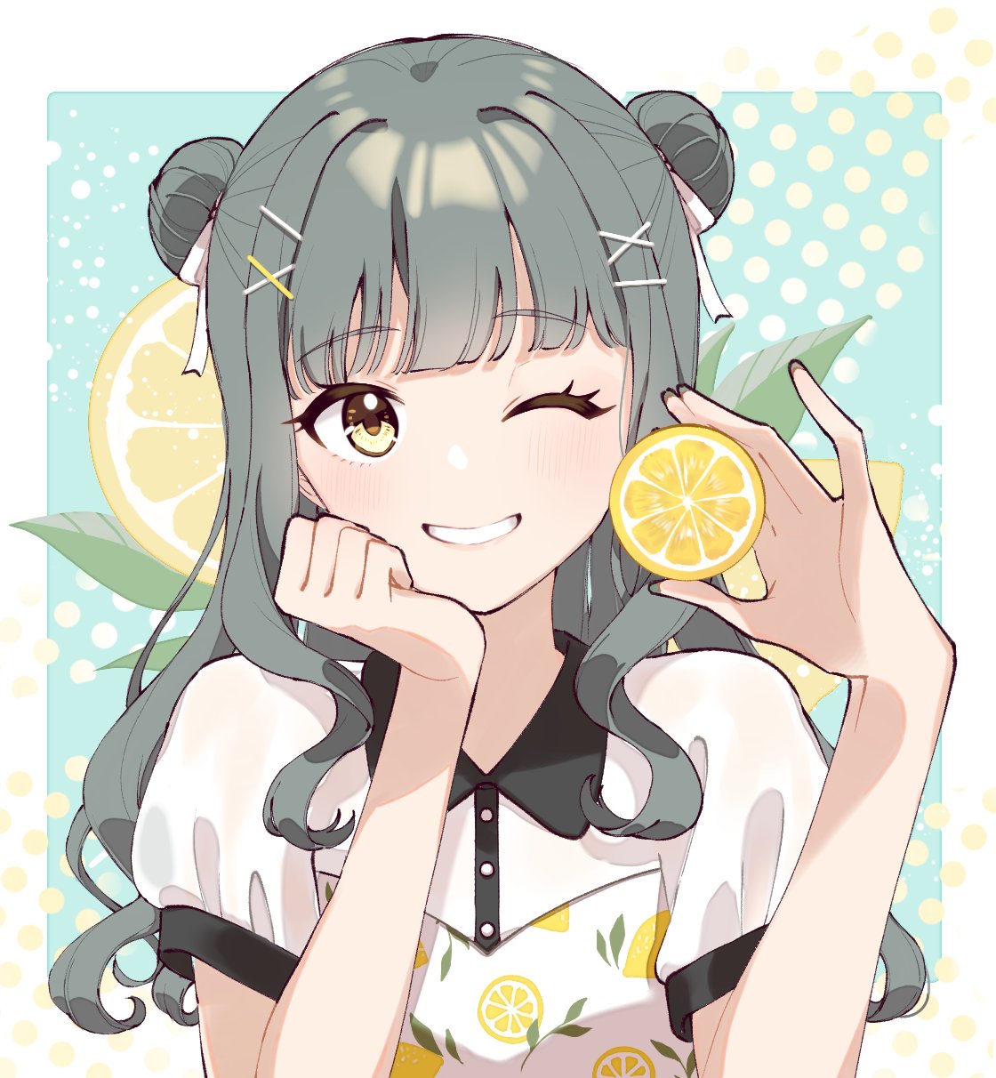 1girl alternate_hairstyle blue_background bow breasts brown_eyes double_bun food fruit fujii_tomo green_hair grid_background grin hair_bow hair_bun hair_ornament hair_ribbon hairclip hand_on_own_chin hands_up highres hikaru(hkr_mm7) holding holding_food holding_fruit idolmaster idolmaster_cinderella_girls idolmaster_cinderella_girls_starlight_stage lemon lemon_print lemon_slice long_hair looking_at_viewer one_eye_closed polka_dot polka_dot_background print_shirt ribbon shirt short_sleeves small_breasts smile solo upper_body wavy_hair white_ribbon white_shirt