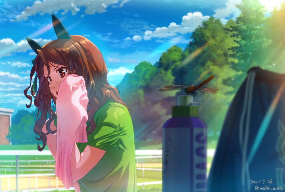 1girl animal_ears bag blurry blurry_foreground bottle brown_eyes brown_hair bug clouds dated day dragonfly ear_covers green_shirt hand_on_own_hip hand_up holding holding_towel horse_ears king_halo_(umamusume) long_hair one_side_up open_mouth outdoors shirt short_sleeves solo sunlight sweat takuzui towel tree twitter_username umamusume v-shaped_eyebrows wiping_sweat