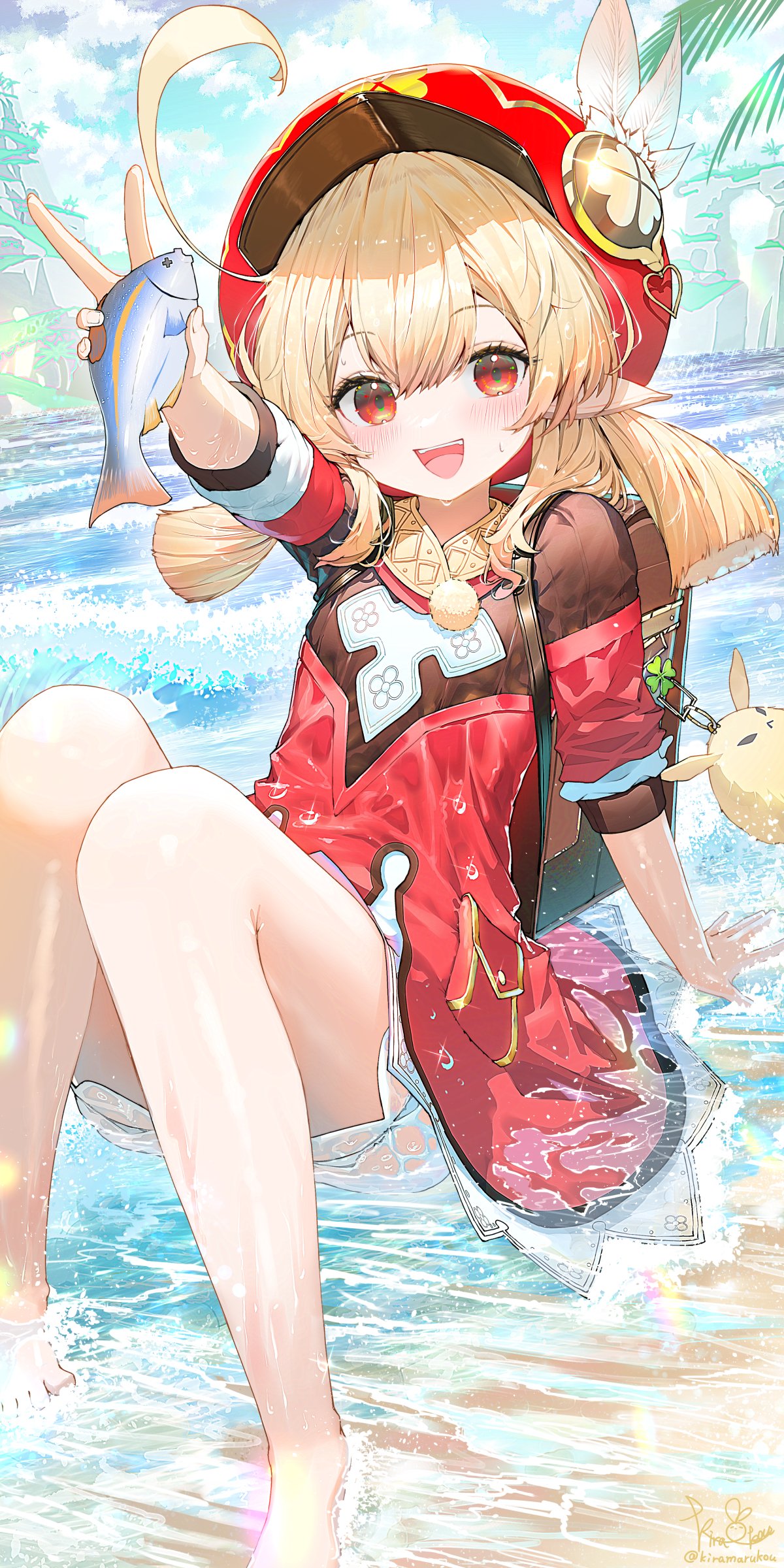 1girl absurdres ahoge animal backpack bag bare_legs barefoot beach blonde_hair blue_sky clouds cloudy_sky fish genshin_impact hair_between_eyes hat_feather highres holding holding_animal holding_fish kiramarukou klee_(genshin_impact) looking_at_viewer open_mouth outdoors pointy_ears red_eyes red_headwear shirt short_hair short_sleeves signature sky smile solo sweatdrop teeth twintails upper_teeth_only v water wet wet_clothes wet_shirt